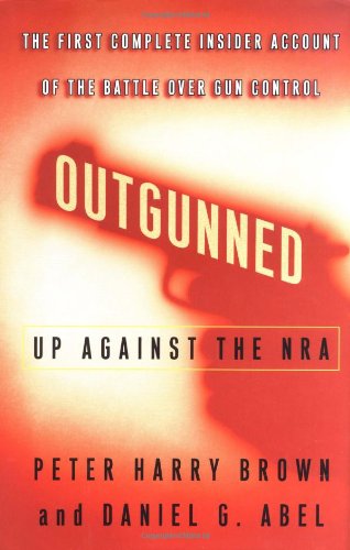 9780743215619: Outgunned: Up Against the Nra : The First Complete Insider Account of the Battle over Gun Control