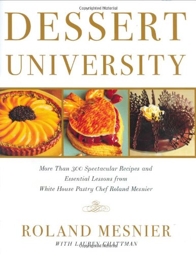 Imagen de archivo de Dessert University : More Than 300 Spectacular Recipes and Essential Lessons from White House Pastry Chef Roland Mesnier a la venta por Better World Books