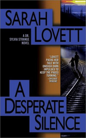 9780743463362: A Desperate Silence: A Dr. Sylvia Strange Novel