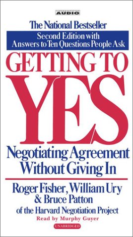 Beispielbild fr Getting to Yes: Negotiating Agreement Without Giving In zum Verkauf von the good news resource