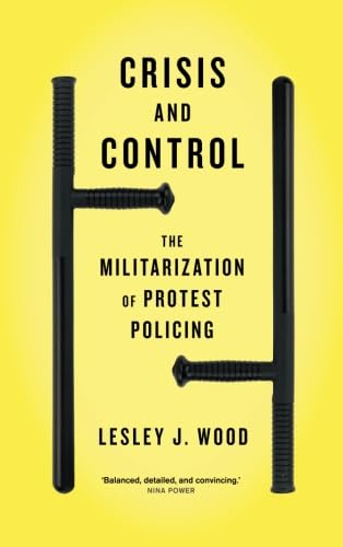 Imagen de archivo de Crisis and Control : The Militarization of Protest Policing a la venta por Better World Books: West