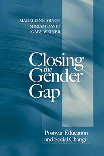 Imagen de archivo de Closing the Gender Gap: Post War Education and Social Change a la venta por AwesomeBooks