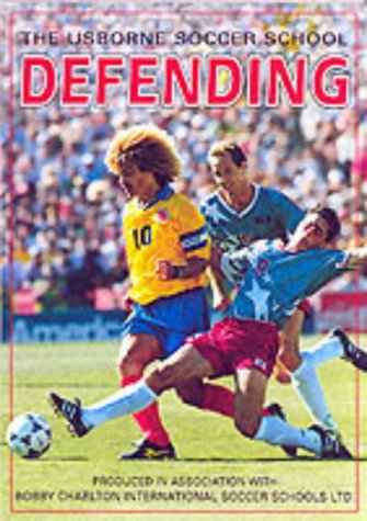 9780746024461: Defending (Usborne Soccer School S.)