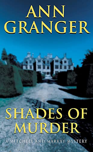 Imagen de archivo de Shades of Murder (Mitchell & Markby 13): An English village mystery of a family haunted by murder (A Mitchell & Markby Mystery) a la venta por AwesomeBooks