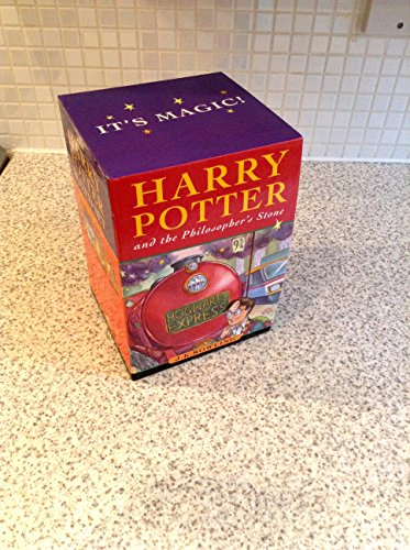 9780747553625: Includes "Harry Potter and the Philosopher's Stone", "Harry Potter and the Chamber of Secrets", "Harry Potter and the Prisoner of Azkaban" and "Harry ... the Goblet of Fire" (Harry Potter Box Set)