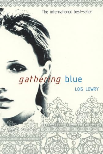 Imagen de archivo de Gathering Blue a la venta por Wonder Book