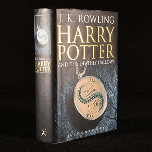Beispielbild fr Harry Potter and the Deathly Hallows (Book 7) [Special Edition] zum Verkauf von WorldofBooks
