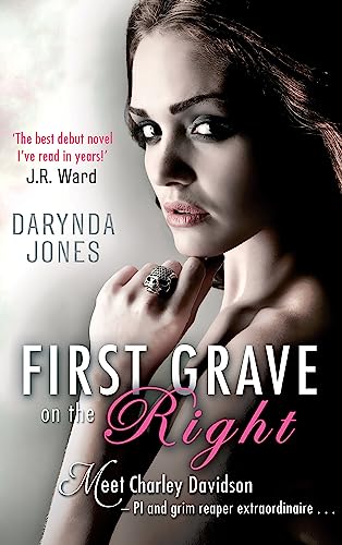 9780749956042: First Grave On The Right: Number 1 in series (Charley Davidson)