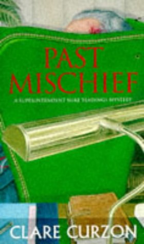 Stock image for Past Mischief (A Superintendent Mike Yeadings mystery) for sale by AwesomeBooks