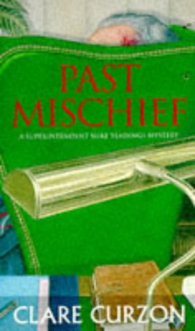 Past Mischief (A Mike Yeadings / Thames Valley Mystery) (9780751513011) by Curzon, Clare