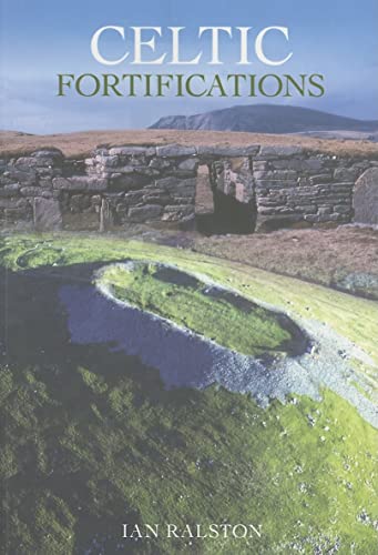 Imagen de archivo de Celtic Fortifications a la venta por WorldofBooks