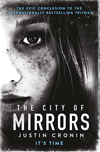 Imagen de archivo de The City of Mirrors (Passage Trilogy 3) a la venta por HPB-Red