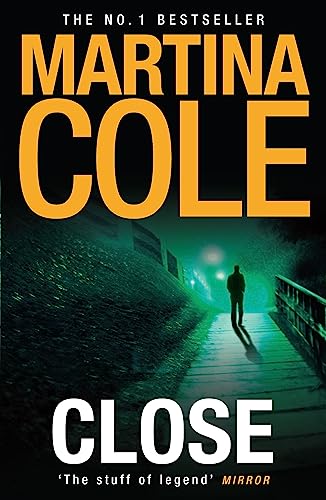 Imagen de archivo de Close: A gripping thriller of power and protection a la venta por WorldofBooks