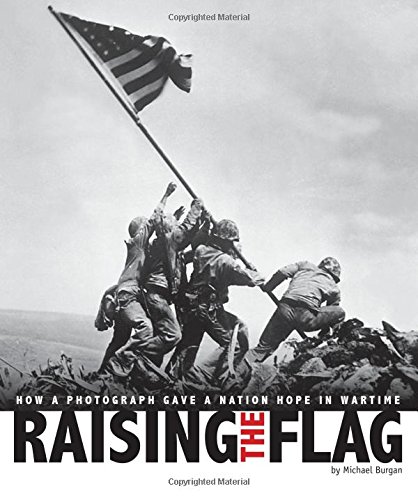 9780756544492: Raising the Flag: How a Photograph Gave a Nation Hope in Wartime (Captured History)