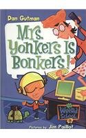 9780756978778: MY WEIRD SCHOOL #18 MRS YONKER