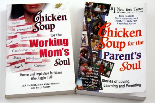 Beispielbild fr Chicken Soup for the Working Mom's Soul : Humor and Inspiration for Moms Who Juggle It All zum Verkauf von Better World Books