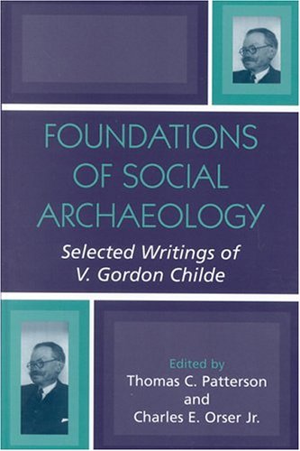 9780759105928: Foundations of Social Archaeology: Selected Writings of V. Gordon Childe