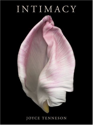 Beispielbild fr Intimacy : The Sensual Essence of Flowers zum Verkauf von Better World Books