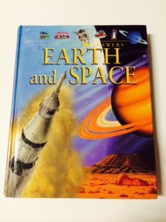 Imagen de archivo de Questions and Answers: Earth & Space a la venta por HPB Inc.