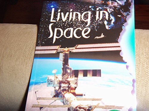 Beispielbild fr Living in Space (The Real Deal, Living in Space) zum Verkauf von Wonder Book