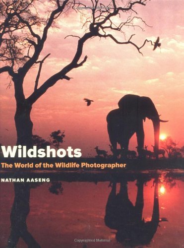 Beispielbild fr Wildshots : The World of the Wildlife Photographer zum Verkauf von Better World Books: West