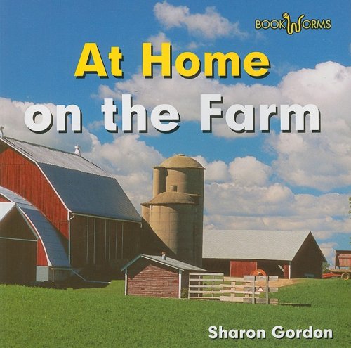 9780761433088: At Home on the Farm