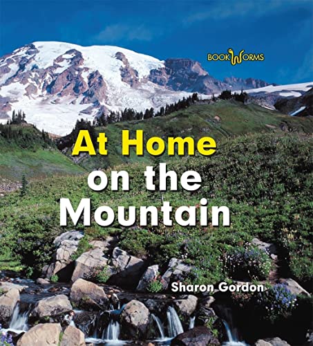 9780761433101: On the Mountain: 1 (Bookworms at Home)