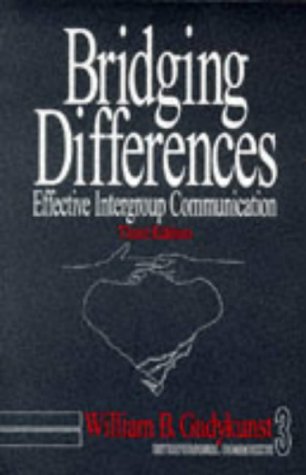 Beispielbild fr Bridging Differences : Effective Intergroup Communication zum Verkauf von Better World Books