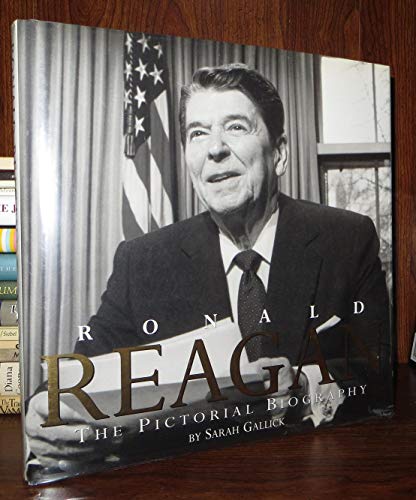 Beispielbild fr Ronald Reagan : The Pictorial Biography zum Verkauf von Better World Books