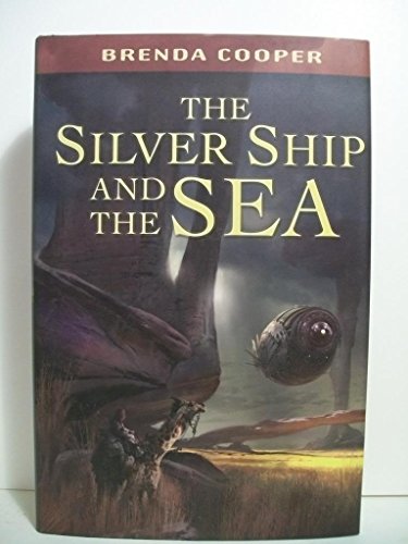 9780765315977: The Silver Ship and the Sea