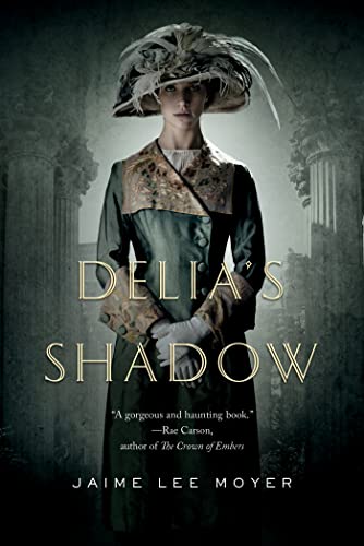 Imagen de archivo de Delia's Shadow a la venta por Better World Books: West