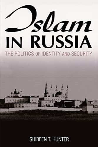 9780765612830: Islam in Russia: The Politics of Identity and Security: The Politics of Identity and Security: The Politics of Identity and Security