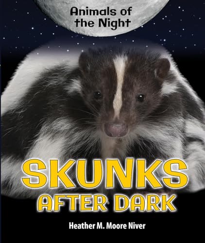 9780766073586: Skunks After Dark (Animals of the Night)