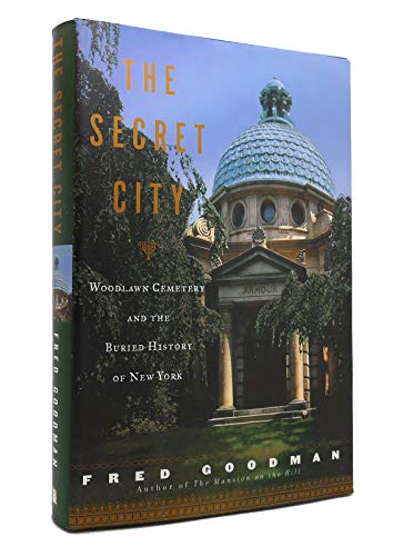 Imagen de archivo de The Secret City : Woodlawn Cemetery and the Buried History of New York a la venta por Better World Books: West