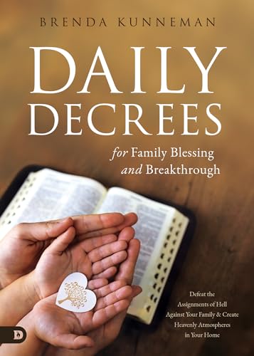 Imagen de archivo de Daily Decrees for Family Blessing and Breakthrough: Defeat the Assignments of Hell Against Your Family and Create Heavenly Atmospheres in Your Home a la venta por BooksRun