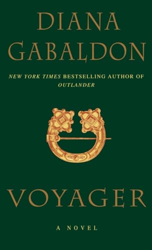 Beispielbild fr Voyager: A Novel (Outlander) (Mass Market Paperback) zum Verkauf von Hawking Books