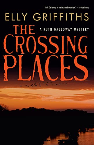Imagen de archivo de The Crossing Places: A Ruth Galloway Mystery a la venta por Irish Booksellers