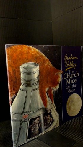 9780771592362: Church Mice and the Moon