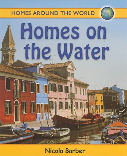 9780778735595: Homes on the Water (Homes Around the World)