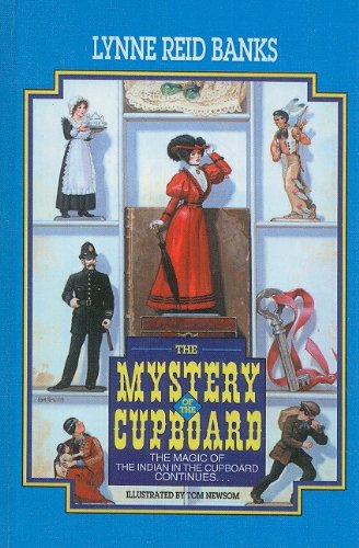 9780780738324: MYST OF THE CUPBOARD