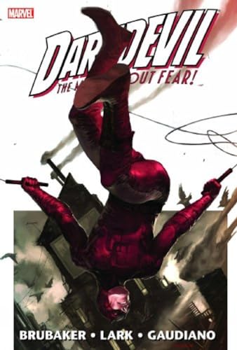 9780785137856: Daredevil by Ed Brubaker & Michael Lark - Volume 1