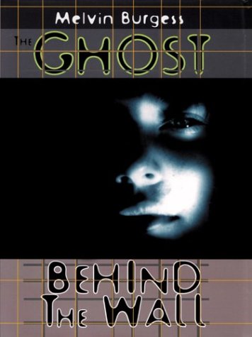 9780786257744: The Ghost Behind the Wall (THORNDIKE PRESS LARGE PRINT YOUNG ADULT SERIES)