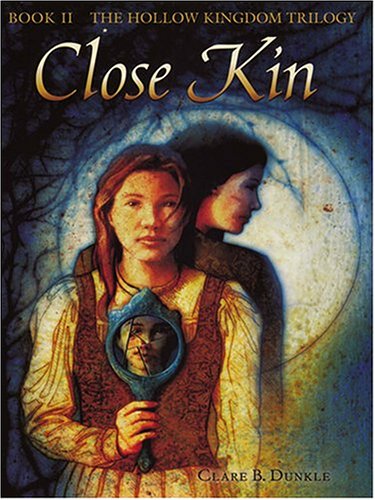9780786267637: Close Kin (Thorndike Press Large Print Literacy Bridge Series, Hollow Kingdon Trilogy)