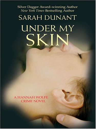 9780786272419: Under My Skin: A Hannah Wolfe Crime Novel (Thorndike Large Print Famous Authors Series)