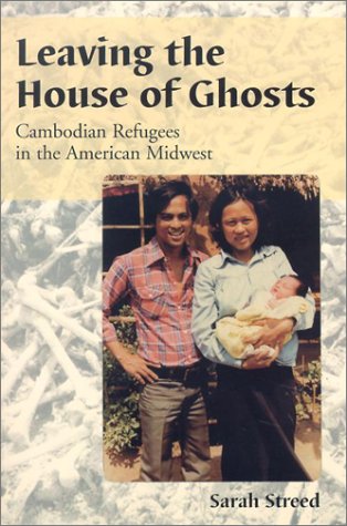9780786413546: Leaving the House of Ghosts: Oral Histories of Cambodian Refugees in the American Midwest