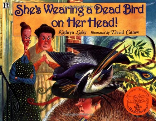 Imagen de archivo de She's Wearing a Dead Bird on Her Head! a la venta por Gulf Coast Books