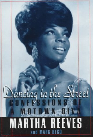 Imagen de archivo de Dancing in the Street : Confessions of a Motown Diva a la venta por Better World Books