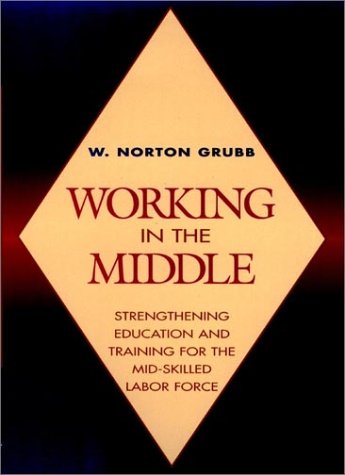 Beispielbild fr Working in the Middle : Strengthening Education and Training for the Mid-Skilled Labor Force zum Verkauf von Better World Books