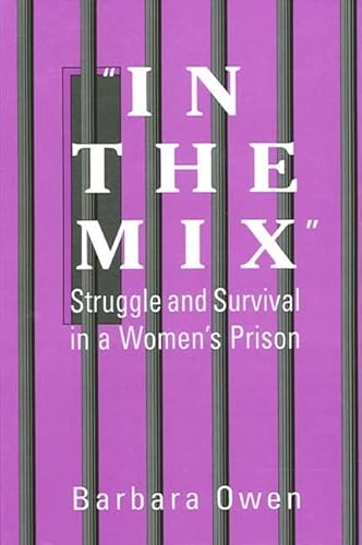 9780791436073: In the Mix: Struggle and Survival in a Women's Prison