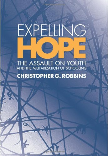 9780791475058: Expelling Hope: The Assault on Youth and the Militarization of Schooling (SUNY series, INTERRUPTIONS: Border Testimony(ies) and Critical Discourse/s)